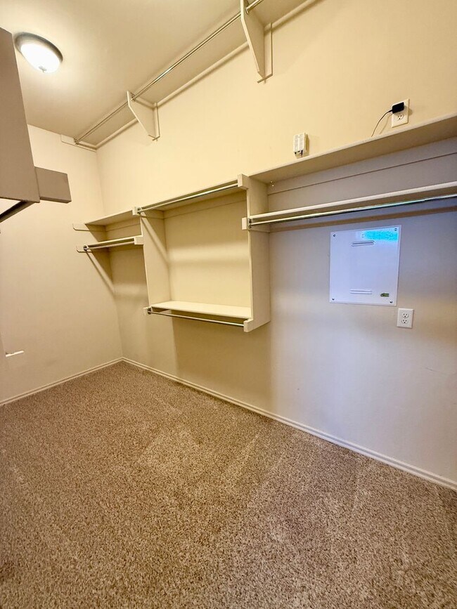 Building Photo - 706 Sedona Dr