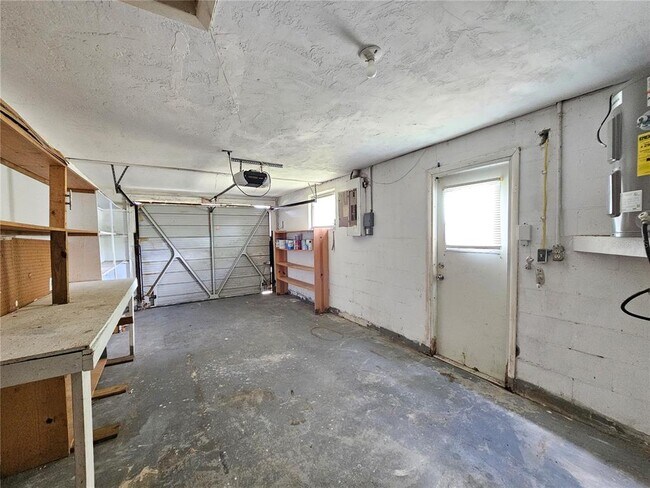 Building Photo - 15812 Sea Pines Dr