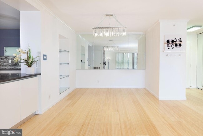 Building Photo - 5902 Mt Eagle Dr