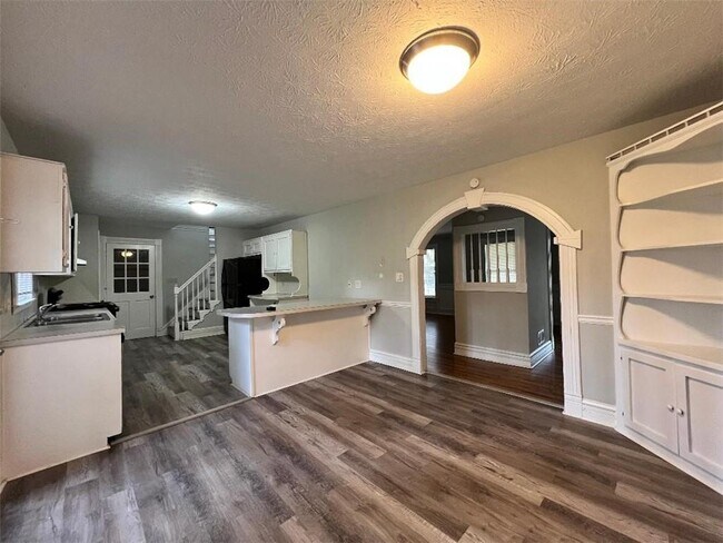 Building Photo - 1626 Isham Dr