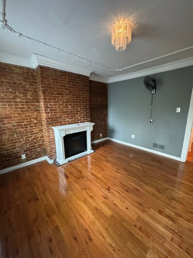 Building Photo - Charming 2 Bedroom 2 Bathroom House in Lawrenceville!