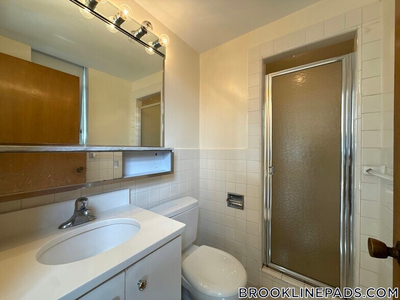 Building Photo - 35 Vernon St