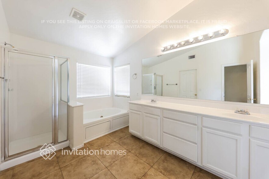 Building Photo - 7447 W Trails Dr