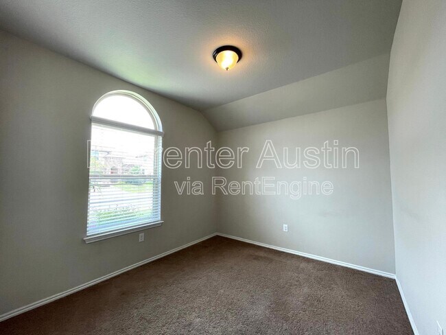 Building Photo - 347 Noddy Rd