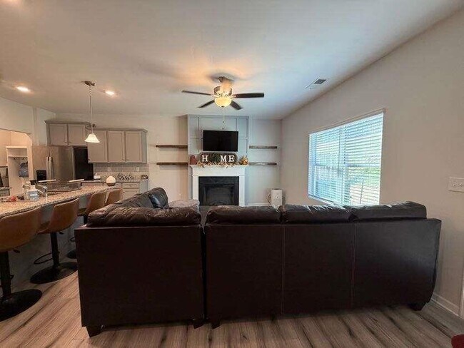 Building Photo - 7565 Knoll Hollow Rd