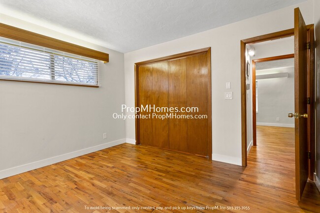 Building Photo - Stunning 3-Bedroom Mid-Century Modern Home...