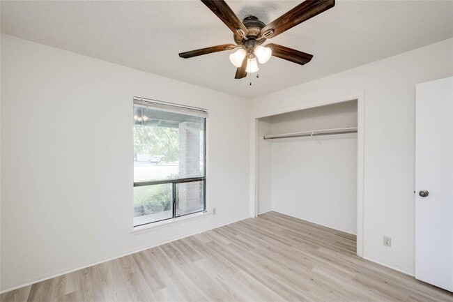 Building Photo - 1402 Meadgreen Cir