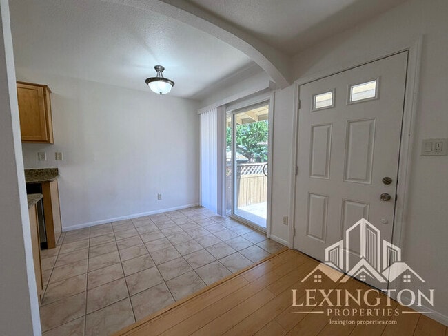 Building Photo - Stunning, 2BD/1BA, Condo in the Villaggio Community off Madison Ave. and Auburn Blvd.! ***Move-in...