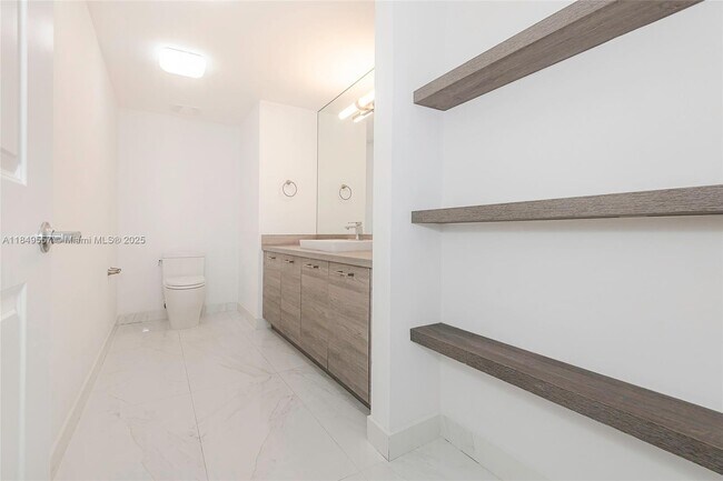 Building Photo - 400 Sunny Isles Blvd