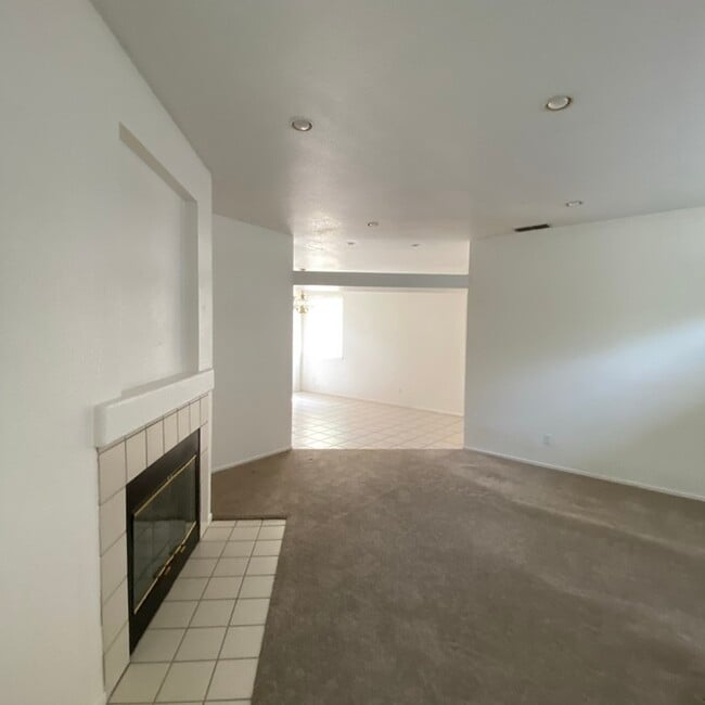 Building Photo - 3bd/2ba home for rent in Sacramento!