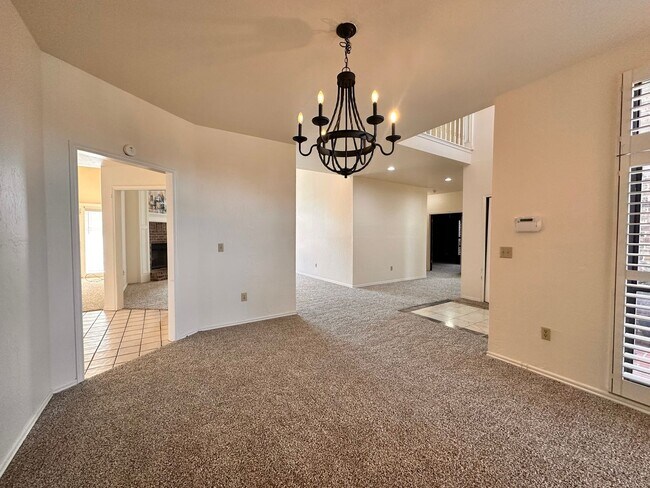 Building Photo - Spacious 4 Bed in Deer Creek