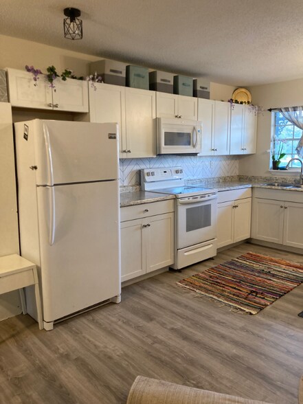 Building Photo - 313 Dirksen Dr