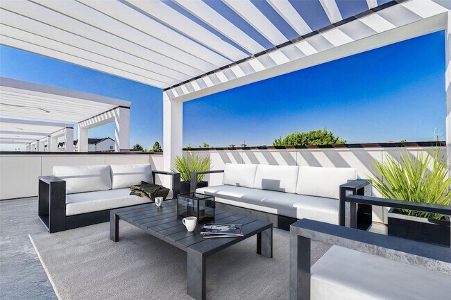 Primary Photo - 5636 Dolores St