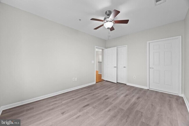 Building Photo - 801 S Greenbrier St