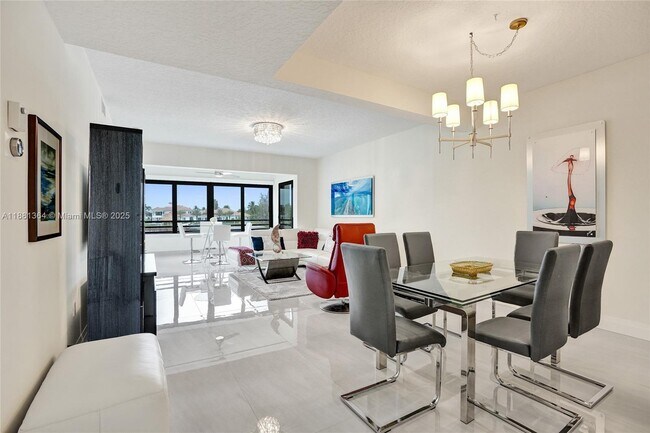 Building Photo - 925 Oak Harbour Dr