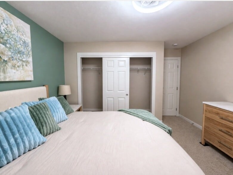 Building Photo - 630 Hamlin Pl