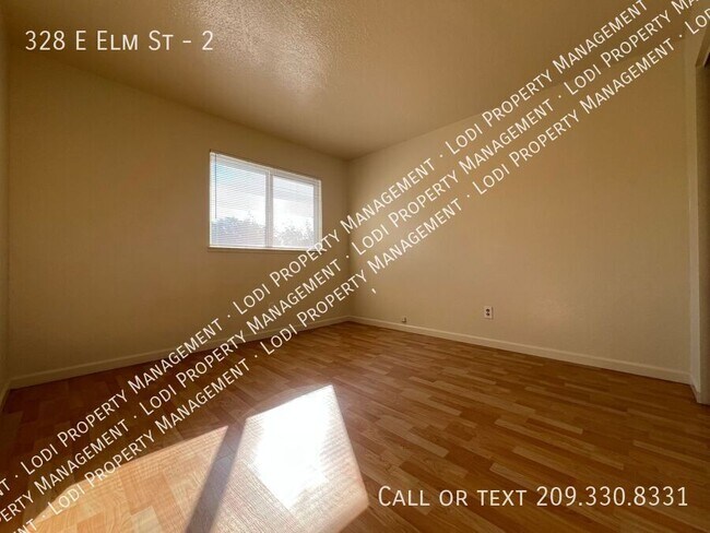 Building Photo - 328 E Elm St