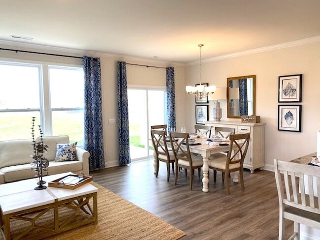 Building Photo - Newer Construction Townhome in Hendersonville