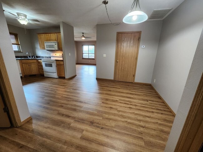 Building Photo - 3868 S Timbercreek Ave