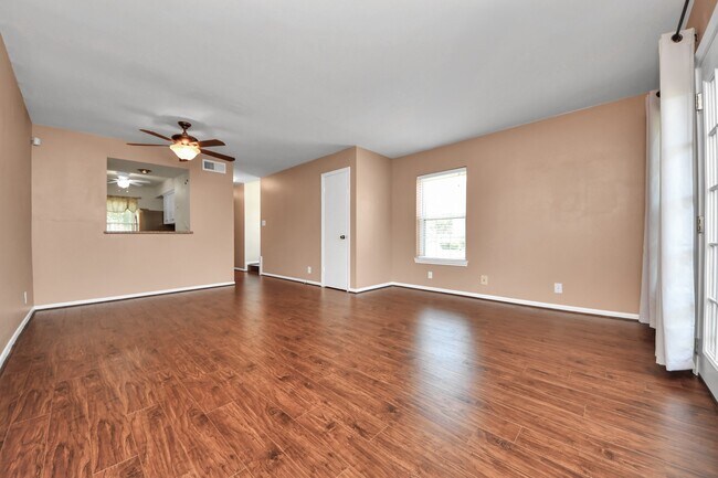 Building Photo - 6334 Chevy Chase Dr