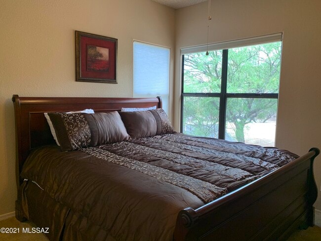 Building Photo - 6655 N Canyon Crest Dr