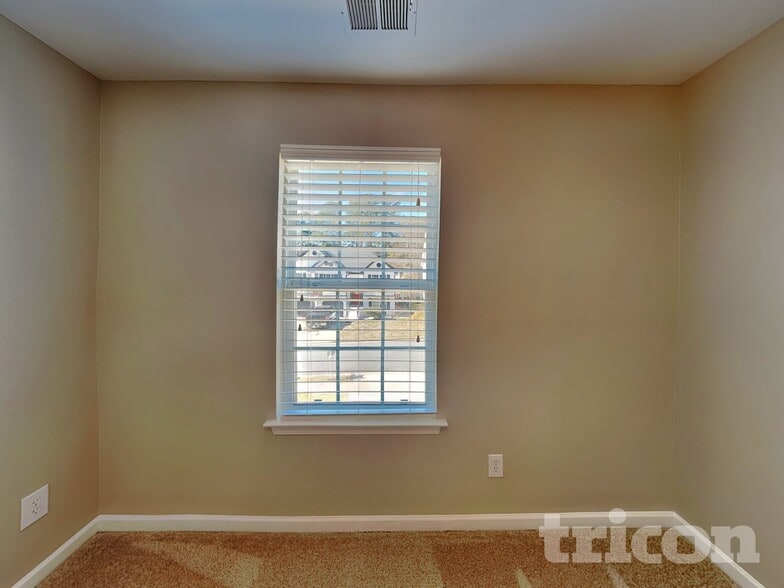 Building Photo - 2737 Trellis Oaks Dr SW