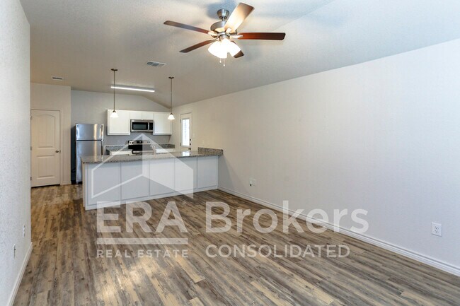 Building Photo - 205 Dolphin Dr
