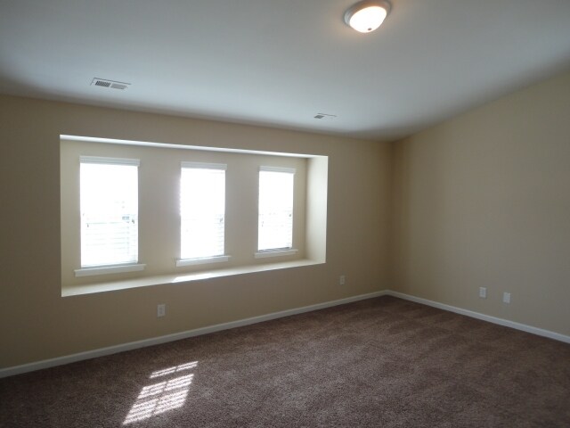 Building Photo - 204 Edgecroft Way