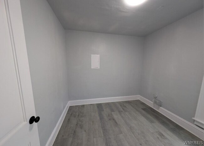 Building Photo - 627 Deer St