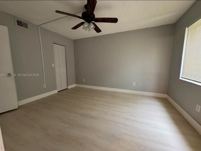 Building Photo - 20810 NE 8th Ct