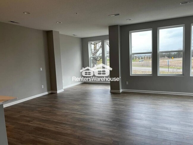 Building Photo - 5960 Urbandale Ln N