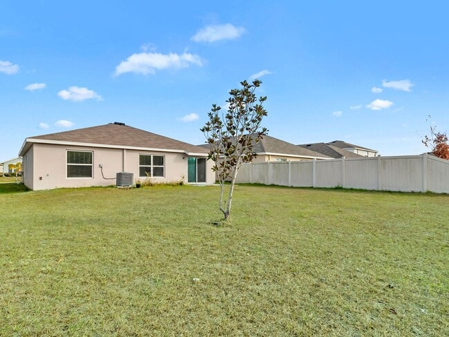 Building Photo - Beautiful 4 bedroom 2 bathroom Single Family House! Like new!