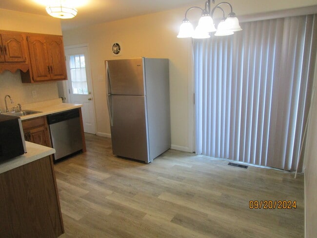 Building Photo - 33 Krug Ct