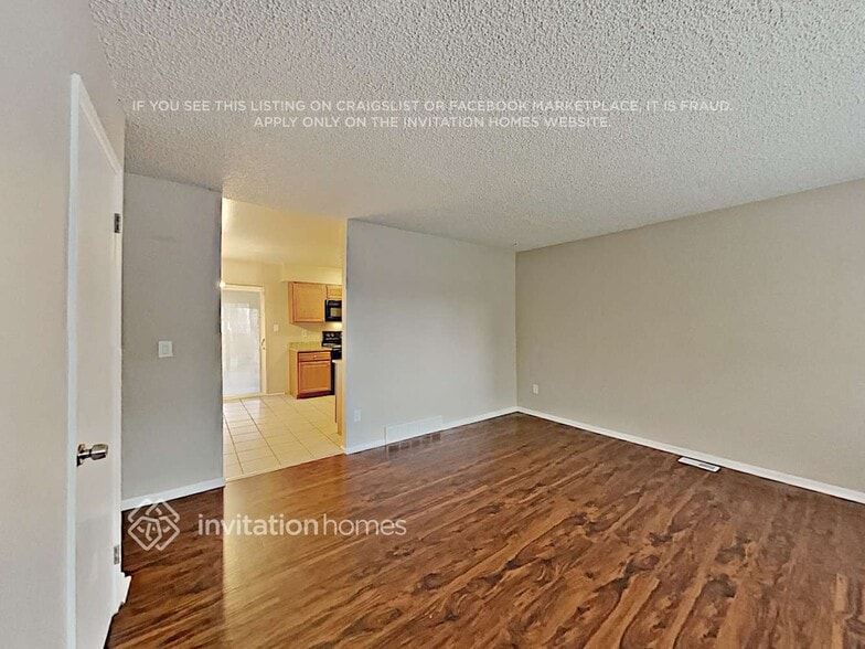 Building Photo - 11269 E Center Ave