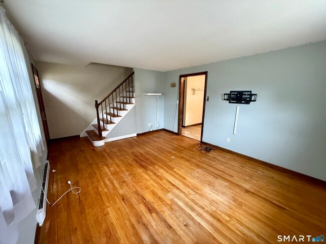 Building Photo - 400 Divinity St