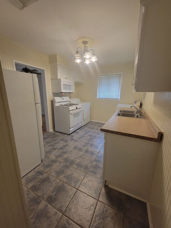 Building Photo - South Highlands 2bed/1bath