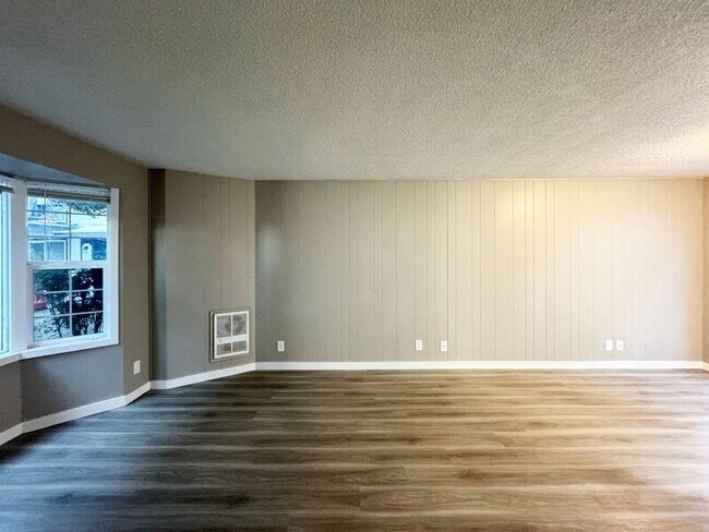 Building Photo - 1117-B W 6th Ave