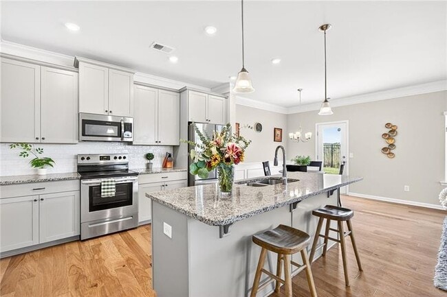 Building Photo - 133 Madison Bend