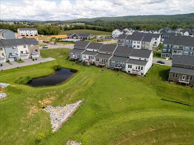 Building Photo - Spacious Home in Westhill Community - Rent...