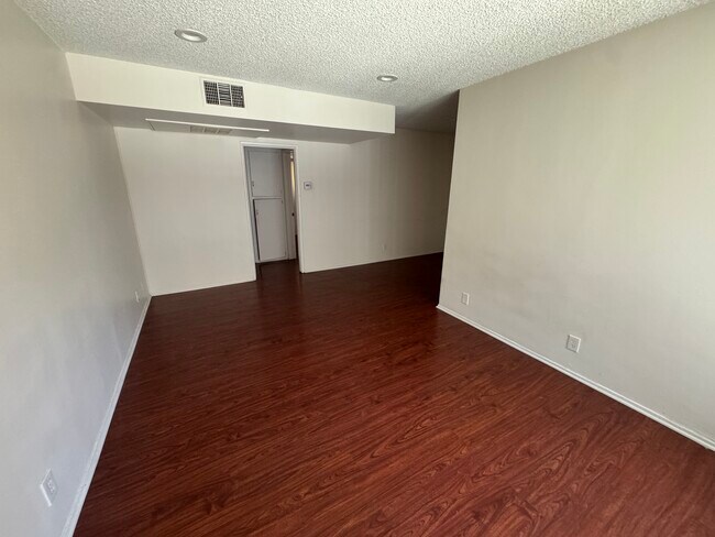 Building Photo - 10630 S Crenshaw Blvd