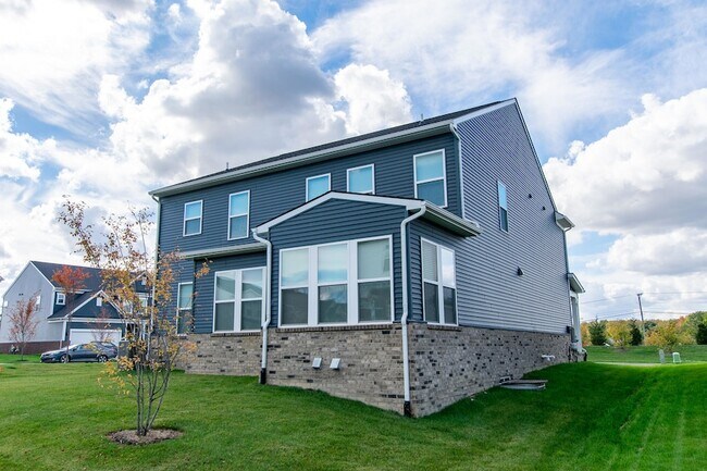 Building Photo - 717 Risdon Trail S