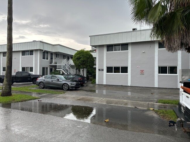 Building Photo - 1638 Dewey St