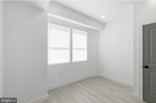 Building Photo - 1043 W Orleans St