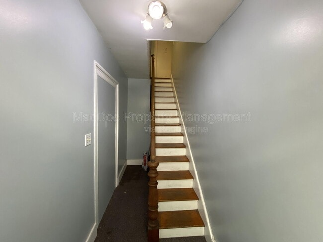 Building Photo - 604 Caroline St