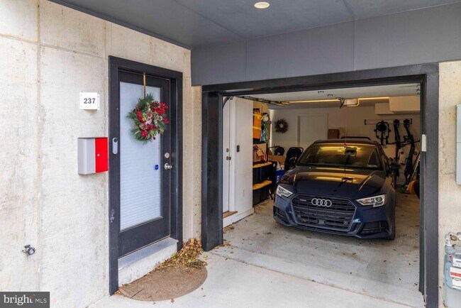 Building Photo - 237 Krams Ave