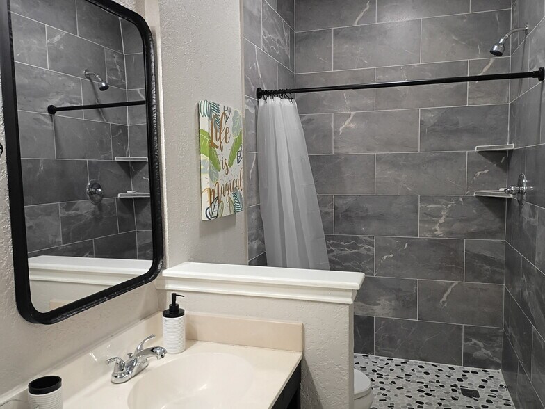 Building Photo - 2850 Village Pky
