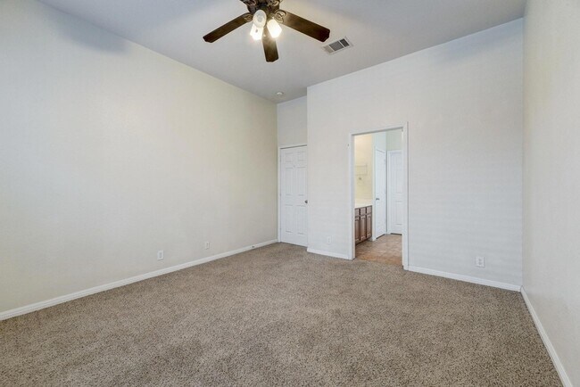 Building Photo - 5102 Caswell Ave