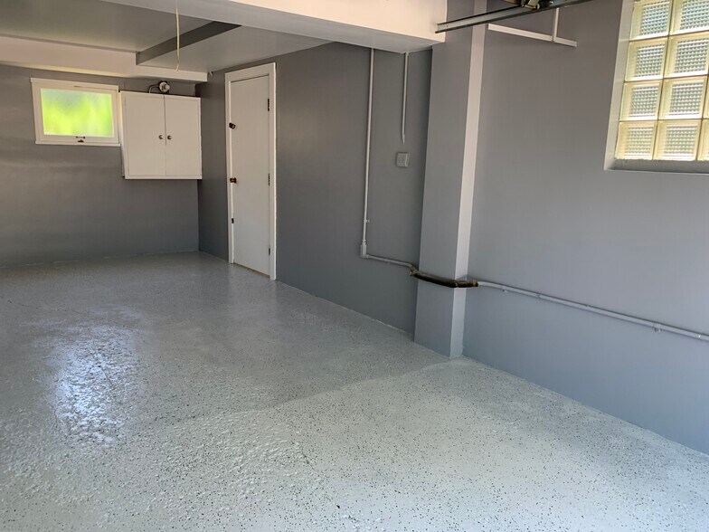 Finished Garage - 500 S Madison Ave