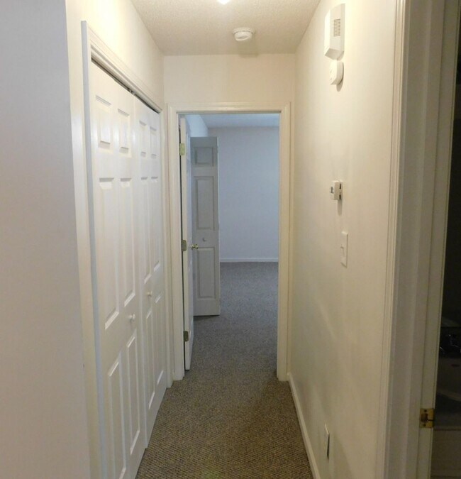 Building Photo - Charming 2-Bedroom, 2-Bath Duplex with Garage