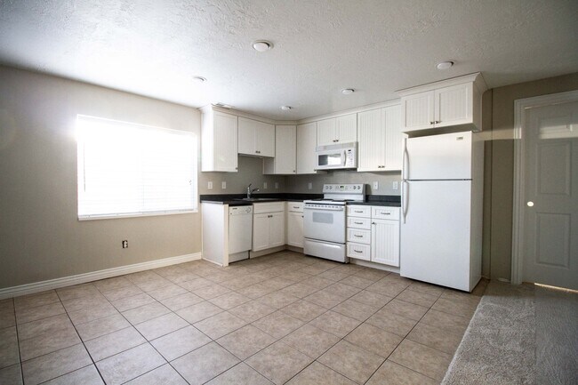 Building Photo - 8236 Pin Oak Dr